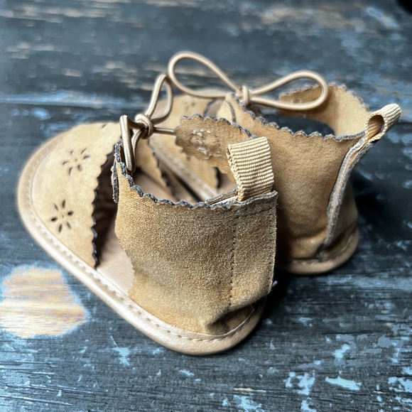 Old Navy | Baby Summer Sandals - Picture 3 of 7